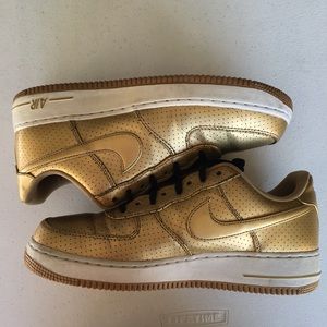 Air Force 1 Gold size 9 men’s